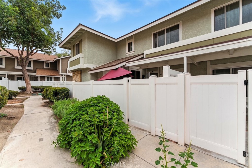 1650 S Campus Avenue #41
