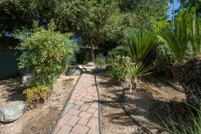 1019 W Milton Drive, Glendora CA: https://media.crmls.org/medias/e87390cc-68f9-4684-9476-329841284144.jpg