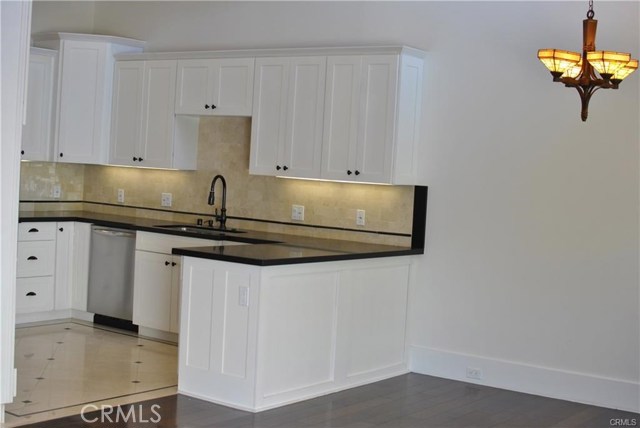 Detail Gallery Image 47 of 75 For 804 N Irena Ave #B,  Redondo Beach,  CA 90277 - 3 Beds | 2/1 Baths