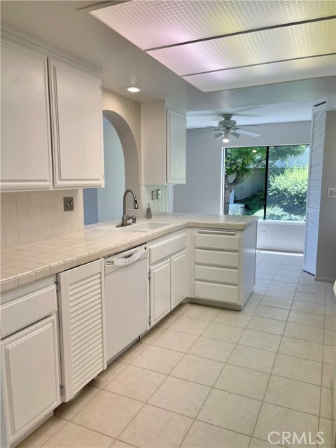 27832 Esporlas, Mission Viejo CA: https://media.crmls.org/medias/e8742610-5178-4d2c-a30b-961cd31e30fb.jpg