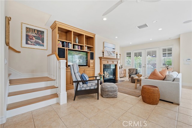 334 Locust Street, Laguna Beach CA: https://media.crmls.org/medias/e8751175-10ec-4087-a3b3-559191a90485.jpg