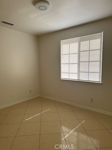 Detail Gallery Image 3 of 22 For 12336 Osprey, Victorville,  CA 92392 - 5 Beds | 3/1 Baths