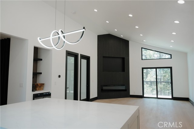 Front Image Thumbnail for CRJT26085925