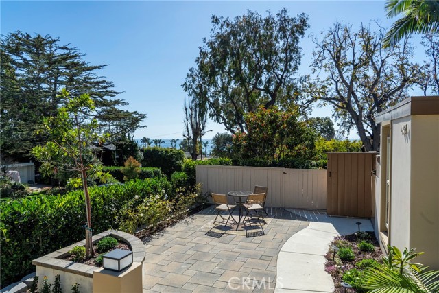 464 LOCUST, Laguna Beach CA: https://media.crmls.org/medias/e875f942-853d-4c8a-a9db-e315b7e91439.jpg