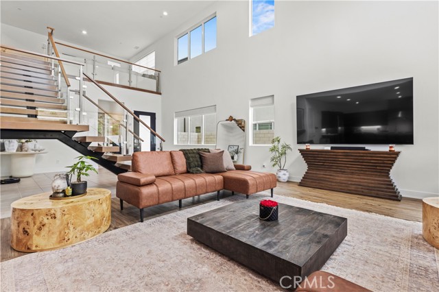 Detail Gallery Image 9 of 74 For 27526 Elderberry Dr, Valencia,  CA 91381 - 5 Beds | 5/1 Baths