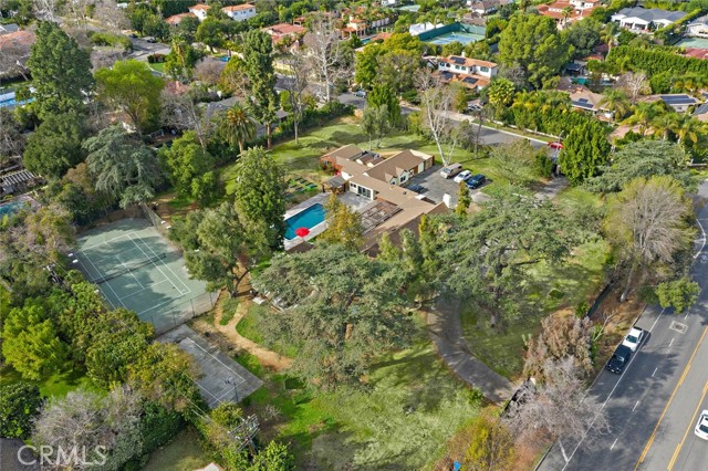 5247 Woodman Avenue photo 4