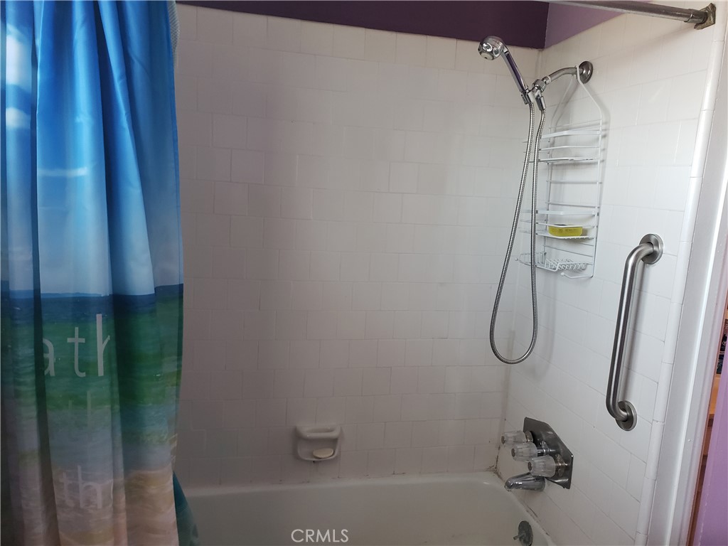 https://media.crmls.org/medias/e8784721-73a9-4123-9796-8fb7ea7c6312.jpg?preset=X-Large