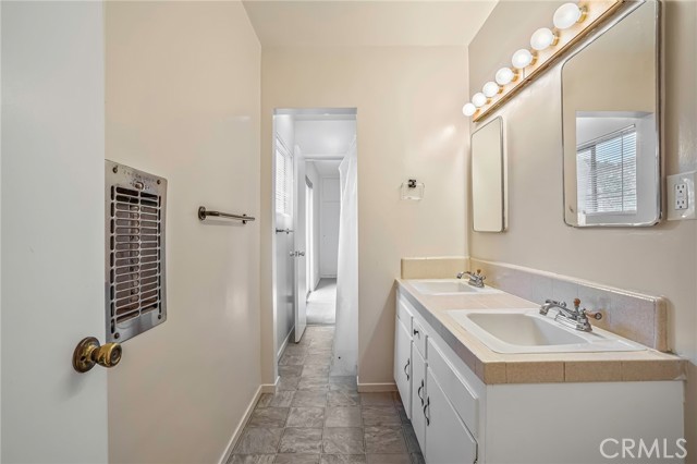 1827 9th Street, Manhattan Beach, California 90266, 3 Bedrooms Bedrooms, ,2 BathroomsBathrooms,Residential,Sold,9th,SB24030462