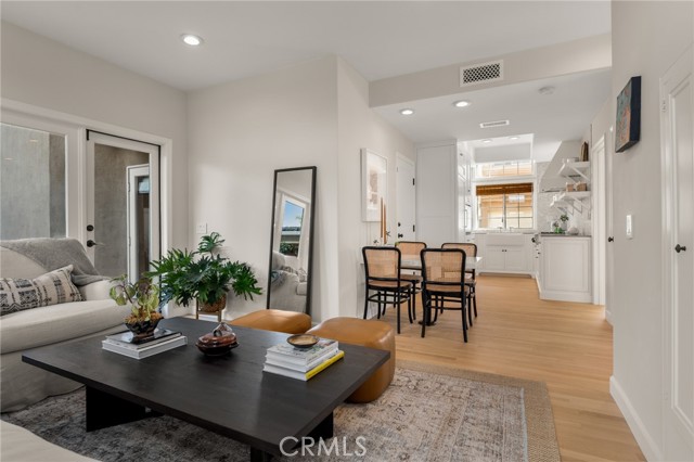 Detail Gallery Image 10 of 38 For 2281 La Playa Dr, Costa Mesa,  CA 92627 - 4 Beds | 2/1 Baths