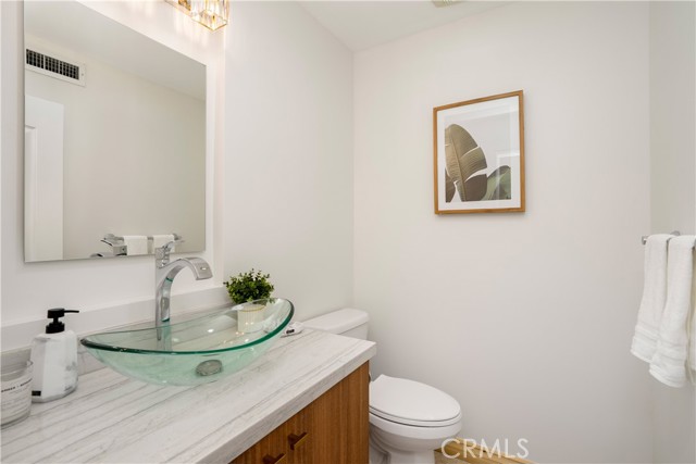 3318 Durham Court, Burbank CA: https://media.crmls.org/medias/e87a051c-8075-4c59-8c63-878dd54b4965.jpg