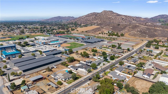 1049 2nd Street, Norco CA: https://media.crmls.org/medias/e87a4262-05b0-47be-a3cf-846b0c2a14d0.jpg