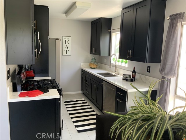Detail Gallery Image 6 of 45 For 9917 Independence Ave #C,  Chatsworth,  CA 91311 - 2 Beds | 2 Baths