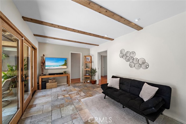 318 Avenida Santa Margarita, San Clemente CA: https://media.crmls.org/medias/e87b3017-8b86-4ee8-b09e-1585caacefea.jpg