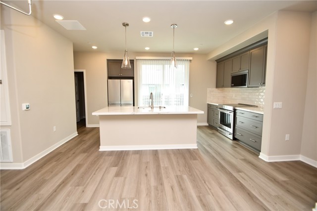 Detail Gallery Image 8 of 40 For 1487 Skyline Lane, San Pedro,  CA 90732 - 3 Beds | 3/1 Baths