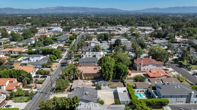 5434 Sylvia Avenue, Tarzana CA: https://media.crmls.org/medias/e87c12c3-a172-4945-94a6-6d17a4a7a7cc.jpg