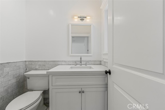 20701 Dumont Street, Woodland Hills CA: https://media.crmls.org/medias/e87dcd6a-e1ea-4c38-8e0c-88c903dd4914.jpg