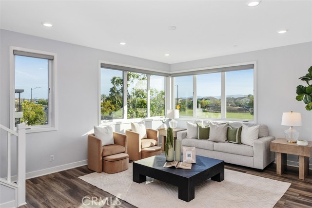 Detail Gallery Image 12 of 40 For 430 Transport, Tustin,  CA 92782 - 4 Beds | 3/1 Baths