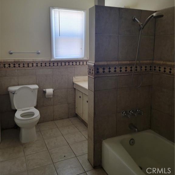 https://media.crmls.org/medias/e87ee4c7-b74a-4dc5-b8d5-fd001ef53538.jpg?preset=X-Large