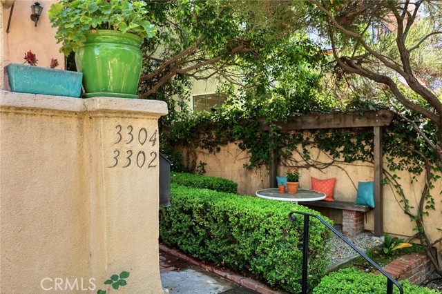 Detail Gallery Image 4 of 25 For 3302 Griffith Park Bld, Los Feliz,  CA 90027 - 4 Beds | 4 Baths