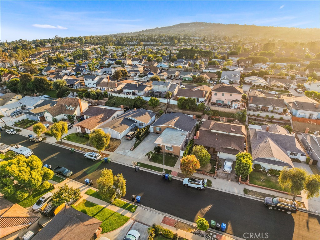 https://media.crmls.org/medias/e87f6d77-e8a3-4fc4-ab0f-8299b2a8f120.jpg?preset=X-Large