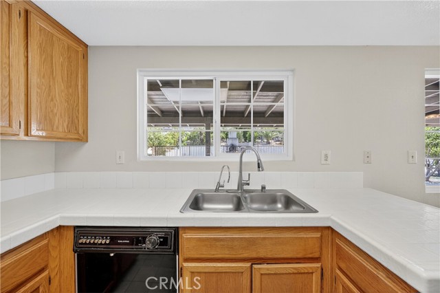 Detail Gallery Image 17 of 51 For 10728 Valley Dr, Riverside,  CA 92505 - 4 Beds | 2/1 Baths
