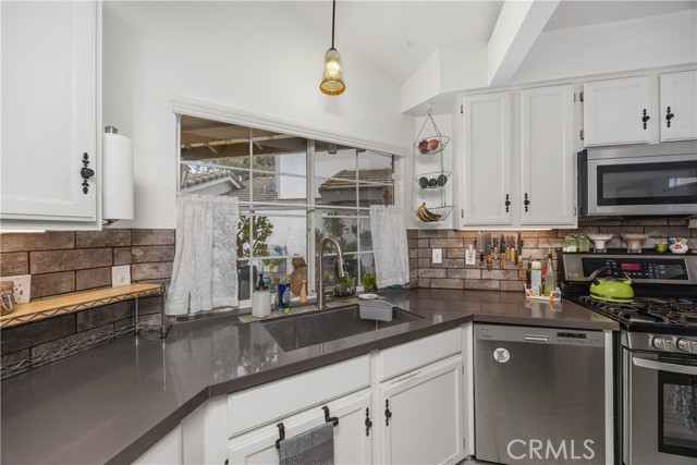 42065 Kaffirboom Court, Temecula CA: https://media.crmls.org/medias/e87fe854-e552-462b-a2fc-226063519539.jpg