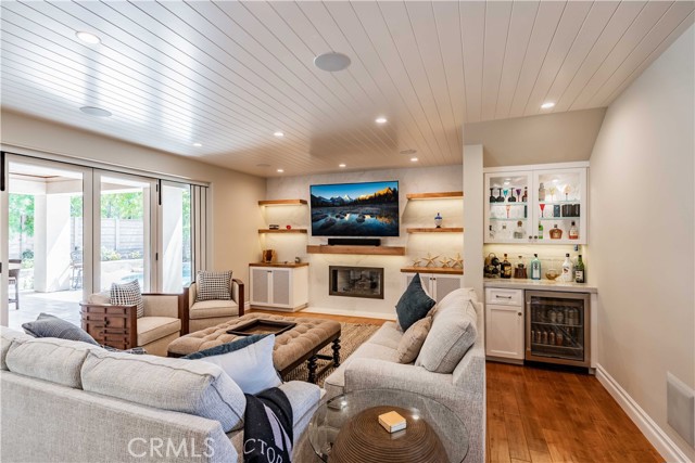 6561 Horseshoe Lane, Huntington Beach CA: https://media.crmls.org/medias/e8808975-7ecc-4507-b5de-19408fcc119c.jpg