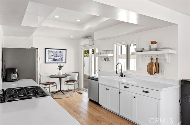 128 Esplanade, San Clemente CA: https://media.crmls.org/medias/e880c5d6-62fb-48fe-be0b-4df06061b1ff.jpg