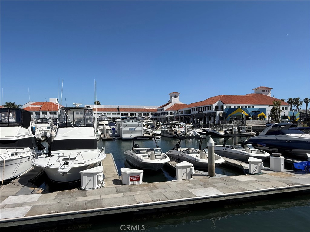 https://media.crmls.org/medias/e88110a3-faf2-4404-b9a8-c9ca4a0df5a5.jpg?preset=X-Large