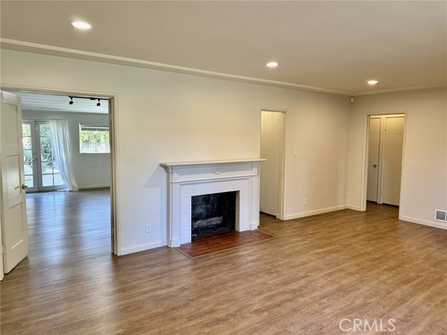 Detail Gallery Image 36 of 41 For 4515 Sherman Oaks Ave, Sherman Oaks,  CA 91403 - 3 Beds | 2/1 Baths