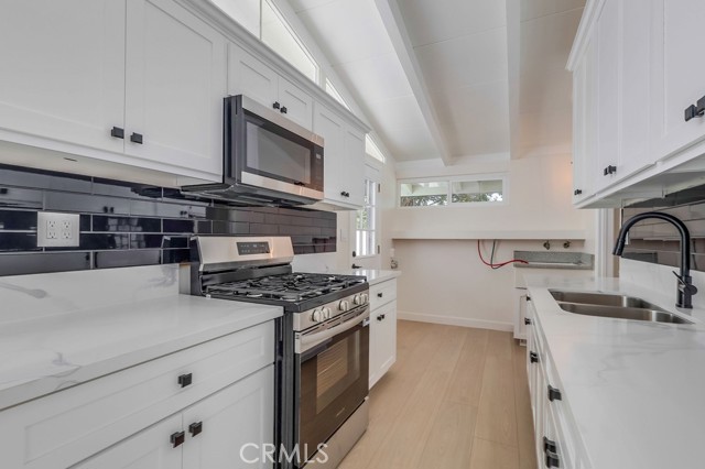 Detail Gallery Image 6 of 19 For 10931 Groveside Ave, Whittier,  CA 90603 - 4 Beds | 2 Baths