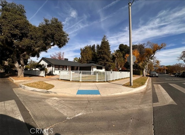 Detail Gallery Image 1 of 35 For 3021 W Clark Ave, Burbank,  CA 91505 - 3 Beds | 2 Baths