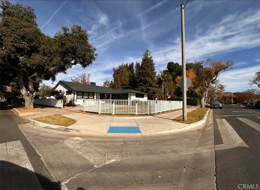 3021 W Clark Avenue