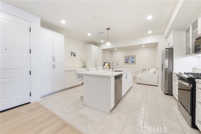 16235 Dawn Way, Tustin CA: https://media.crmls.org/medias/e8829e45-7ffb-432d-b122-27f62f9b8080.jpg