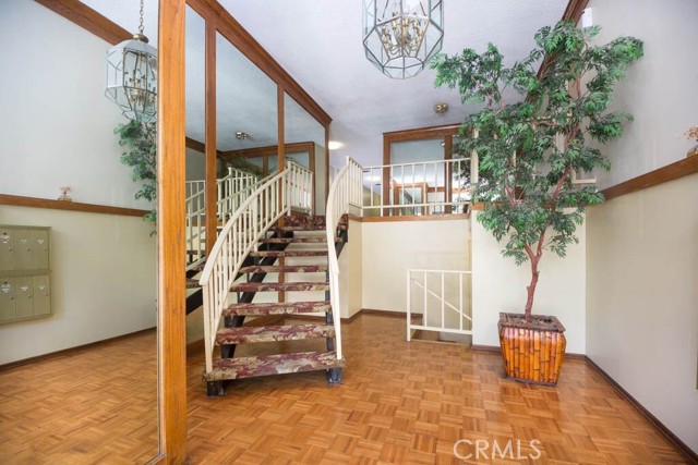 Detail Gallery Image 2 of 4 For 5343 Yarmouth Ave #207,  Encino,  CA 91316 - 2 Beds | 3 Baths