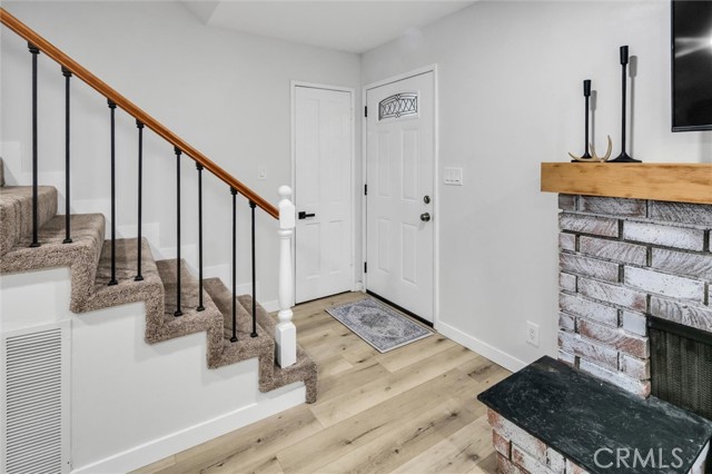 Detail Gallery Image 2 of 33 For 377 Hillside, Lake Arrowhead,  CA 92352 - 3 Beds | 2 Baths