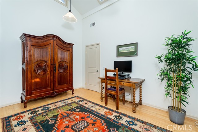 Detail Gallery Image 19 of 58 For 1404 Corona Dr, Glendale,  CA 91205 - 4 Beds | 2/1 Baths