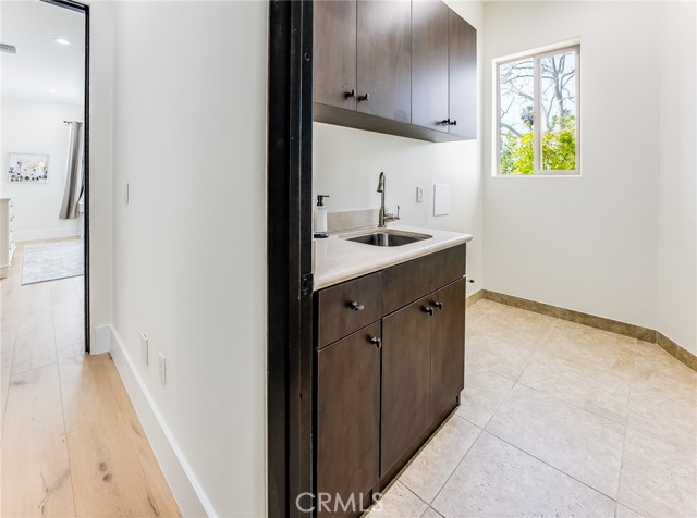 23123 Oxnard Street, Woodland Hills CA: https://media.crmls.org/medias/e884cf4b-f13a-42fa-8705-a91e2855a06e.jpg