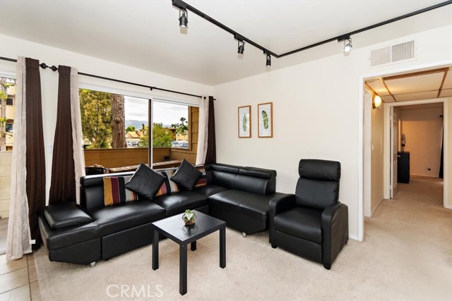 Detail Gallery Image 5 of 31 For 9920 Jordan Ave #1,  Chatsworth,  CA 91311 - 2 Beds | 2 Baths