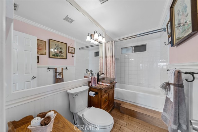 2033 E Duell Street, Glendora CA: https://media.crmls.org/medias/e8863203-0d37-471c-a9ea-08662802bfe3.jpg