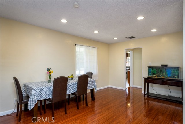 Detail Gallery Image 4 of 14 For 413 Brady Ave, Montebello,  CA 90640 - 2 Beds | 2 Baths