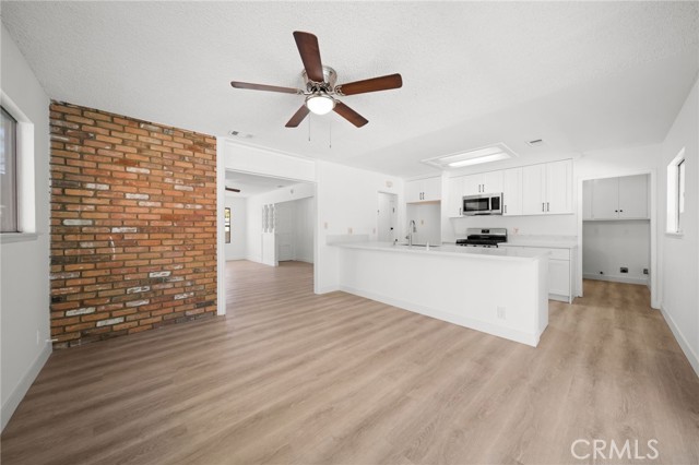 Detail Gallery Image 15 of 42 For 134 W Broadbent, Riverside,  CA 92507 - 4 Beds | 3 Baths