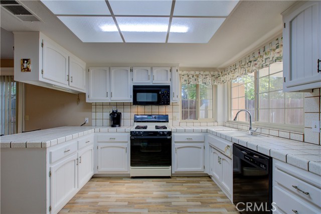 Detail Gallery Image 2 of 51 For 96 W Donna Dr, Merced,  CA 95348 - 3 Beds | 2 Baths