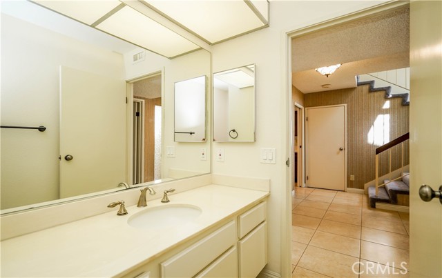 26005 Andrea Court, Mission Viejo CA: https://media.crmls.org/medias/e887dde8-ea1b-472d-a523-f814d281f5b6.jpg