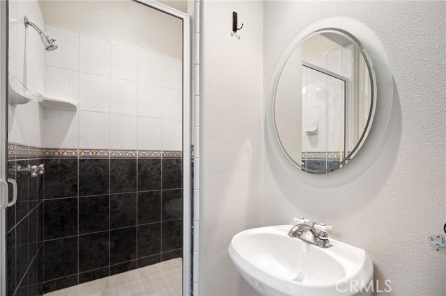 Detail Gallery Image 28 of 39 For 5 Hillsborough, Newport Beach,  CA 92660 - 4 Beds | 4/1 Baths