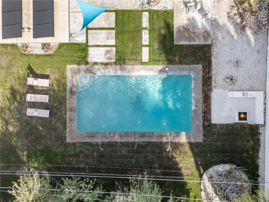 https://media.crmls.org/medias/e888cc1c-4fea-43ae-ab4d-9306b8c2cc50.jpg?preset=X-Large