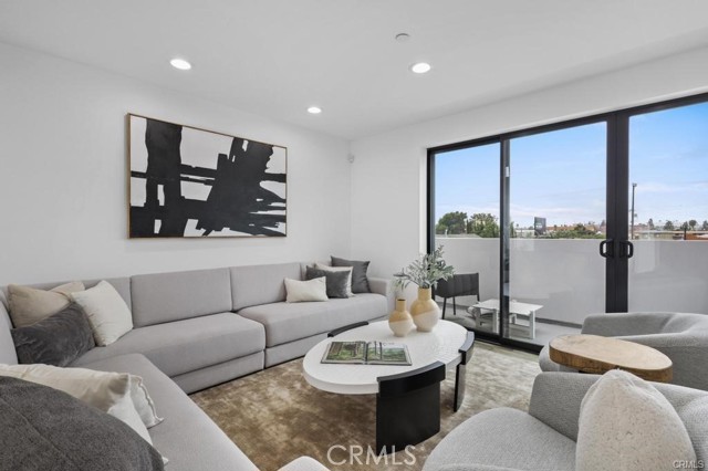 Detail Gallery Image 15 of 25 For 4136 1/2 Normal Ave #1/2,  Los Angeles,  CA 90029 - 2 Beds | 2 Baths
