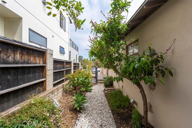 717 Juanita Avenue, Redondo Beach, California 90277, 3 Bedrooms Bedrooms, ,1 BathroomBathrooms,Residential,Sold,Juanita,SB23072511