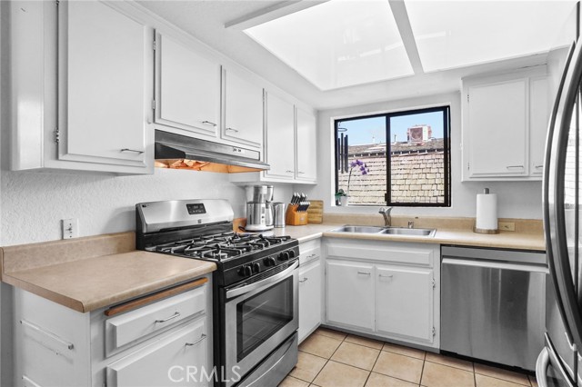 Detail Gallery Image 10 of 57 For 64 59th Pl, Long Beach,  CA 90803 - 4 Beds | 5 Baths