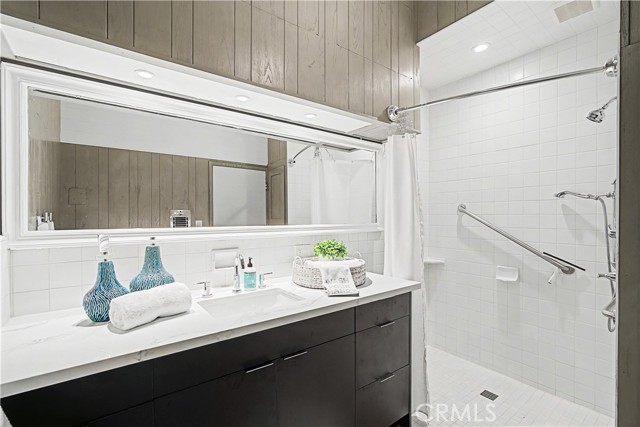 Detail Gallery Image 10 of 45 For 201 Avenue G, Redondo Beach,  CA 90277 - 4 Beds | 3 Baths